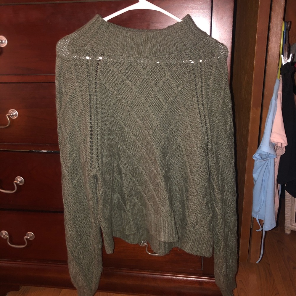 GREEN AMERICAN EAGLE SWEATER